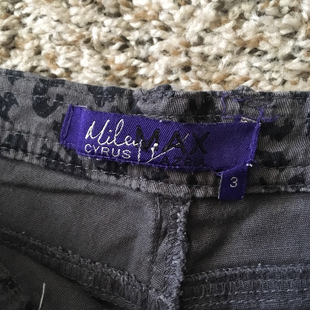 Shorts - Picture 3 of 4